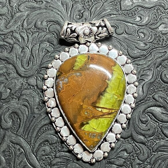 Green Opal Pendant Crystal Stone Jewelry - Picture 6 of 8